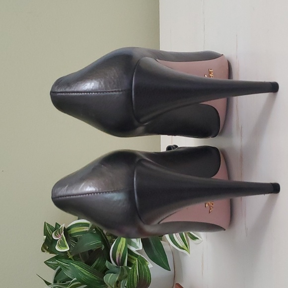 Prada | Gunmetal Leather Pumps with Bow Accent Sz 37 1/2 - Picture 7 of 9